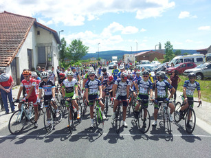 2017-06-05 Course cycliste d'Allègre : départ seniors