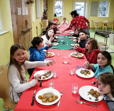 2022 12 17  Noël à l'école Jean Macé : repas de Noël