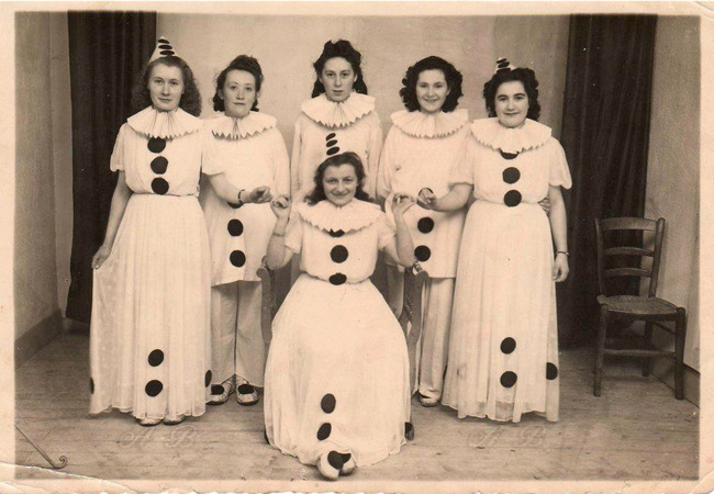 111-1949 -  6 filles en spectacle 