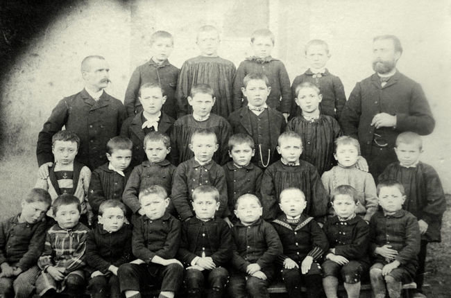 129 - 1895 L'école d'Allègre en 1895