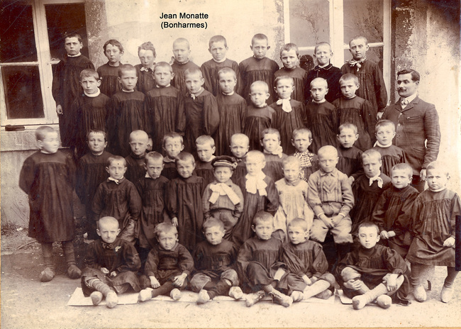 130 - 1898 L'école d'Allègre en 1898