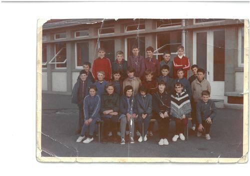 164 - au  collège en 1970, photo originale avant tritement