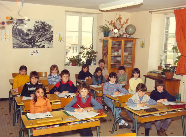 166 - vers 1980 Une classe de l'école Publique