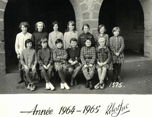 171 - 1964 1965 Une classe de filles à l'école publique