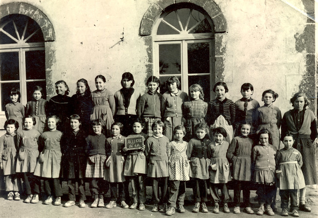 78-1956-1957 Ecole publique : une classe de filles